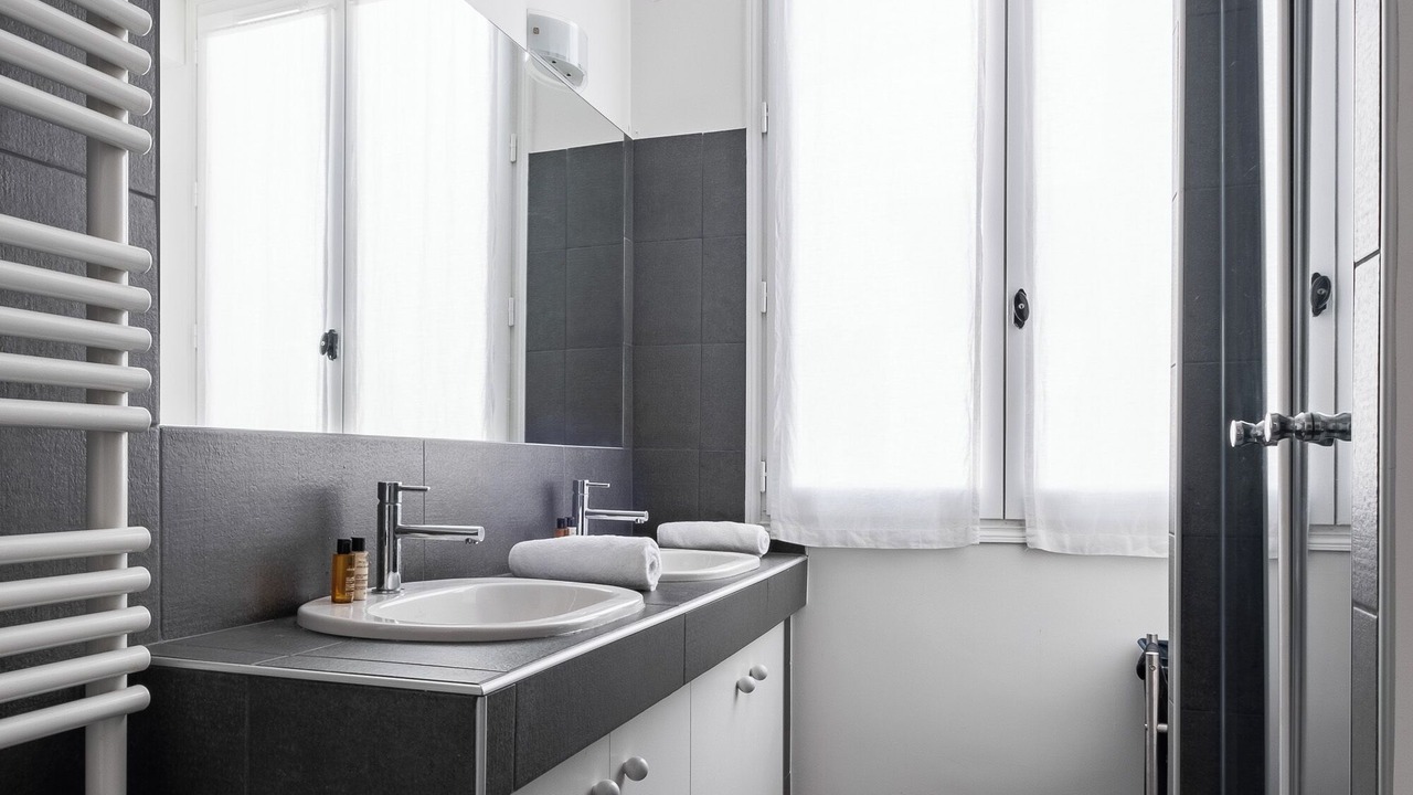 Photo of Bathroom in 17th Arrondissement