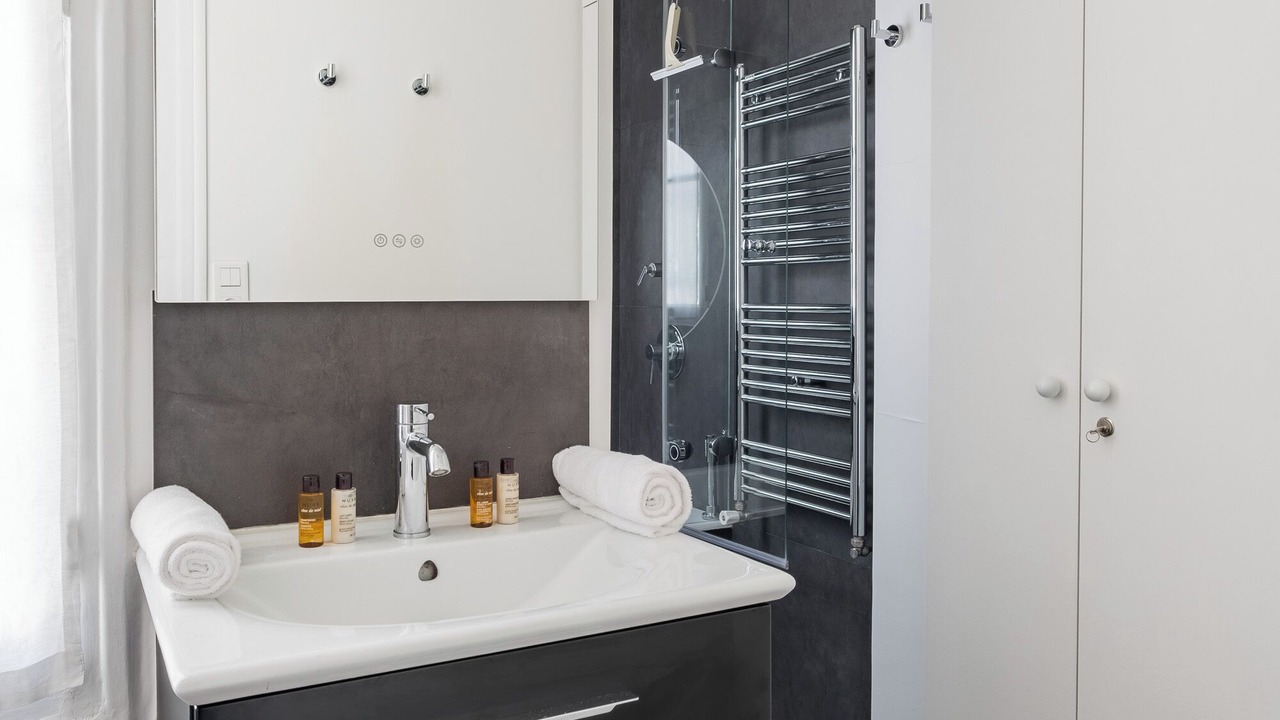 Photo of Bathroom in 17th Arrondissement