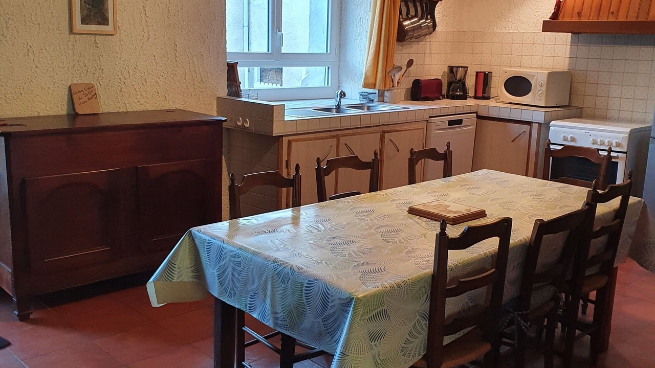 Photo of Kitchen in Montredon-Labessonnie