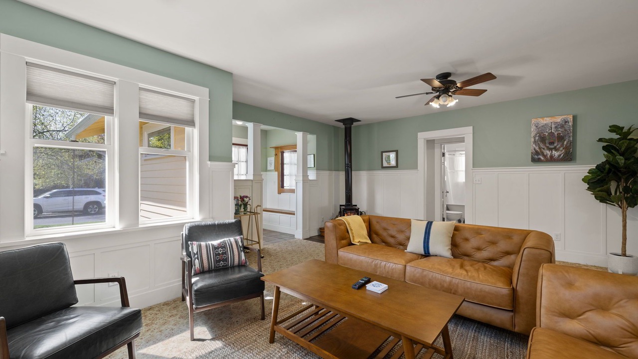 Photo of Livingroom in Bend