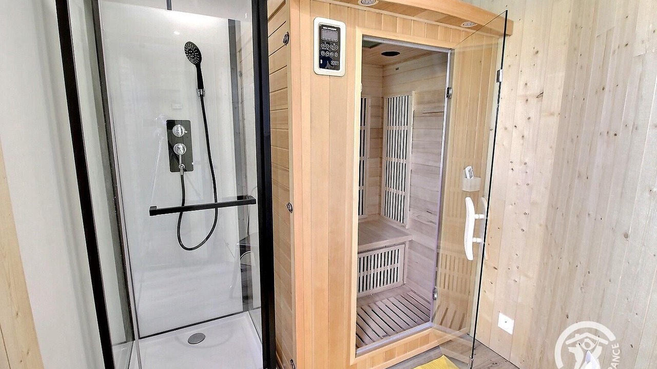 Photo of Others in Les Champs-Geraux