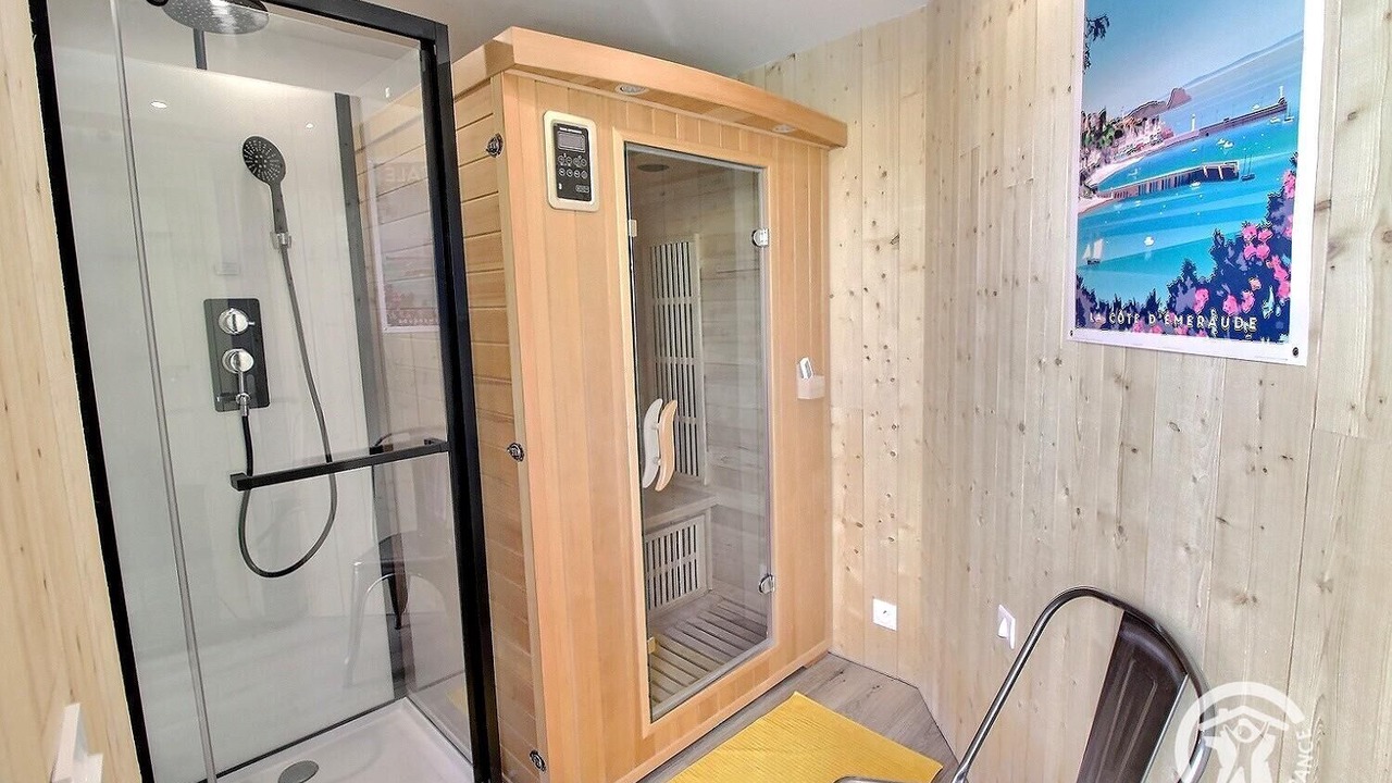 Photo of Others in Les Champs-Geraux