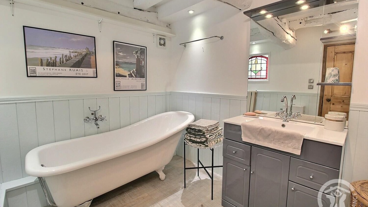 Photo of Bathroom in Dinan