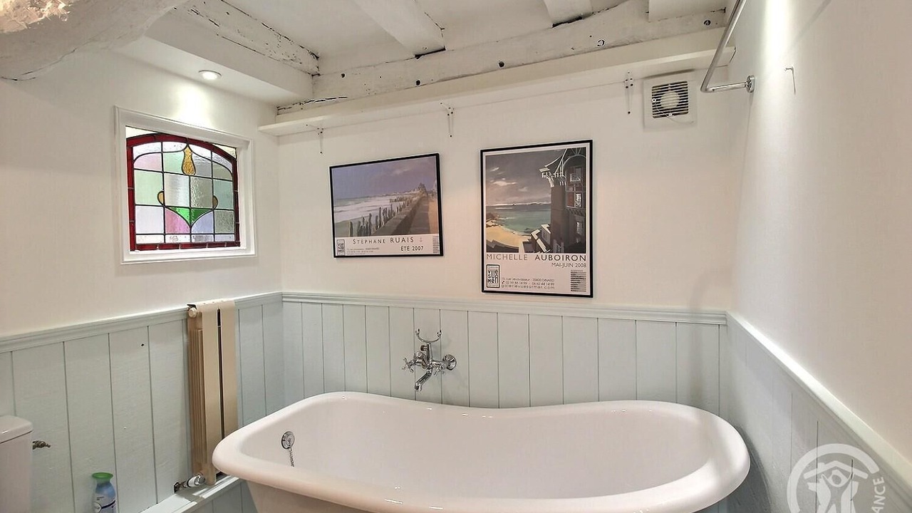 Photo of Bathroom in Dinan