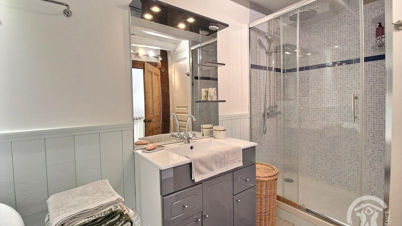 Photo of Bathroom in Dinan