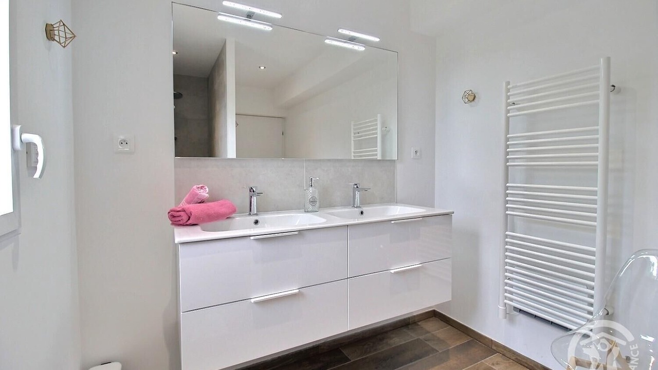 Photo of Bathroom in Etables-sur-Mer