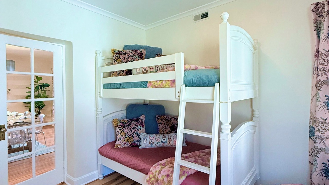 Photo of Bedroom in Algonquin