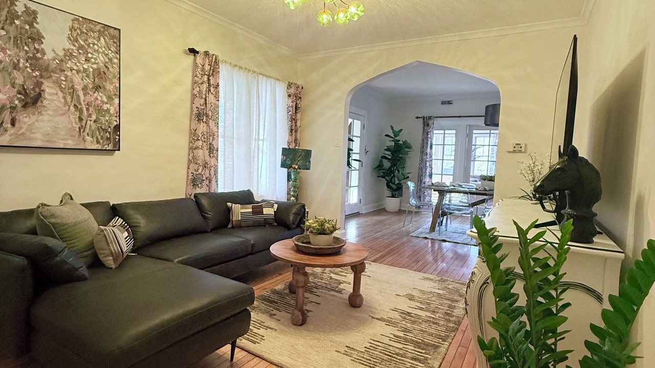 Photo of Livingroom in Algonquin