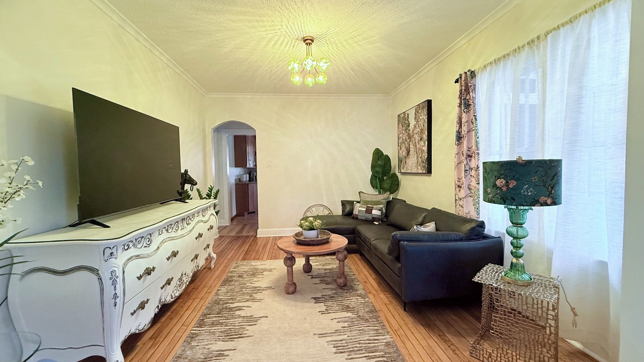 Photo of Livingroom in Algonquin