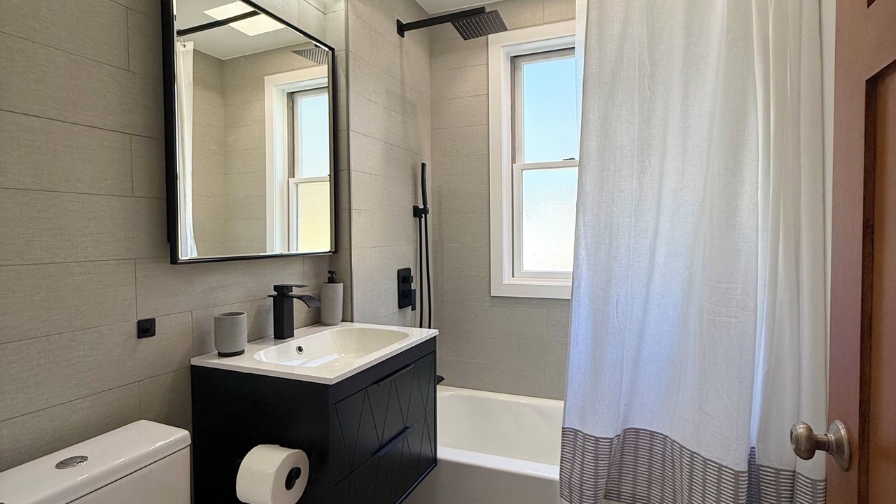 Photo of Bathroom in Algonquin