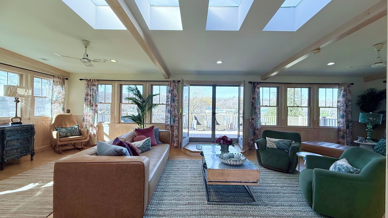 Photo of Livingroom in Algonquin
