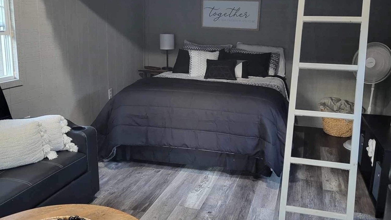 Photo of Bedroom in Scraper
