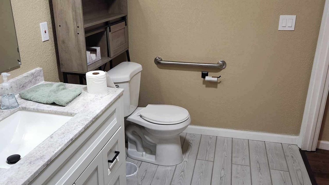 Photo of Bathroom in Poplar Bluff