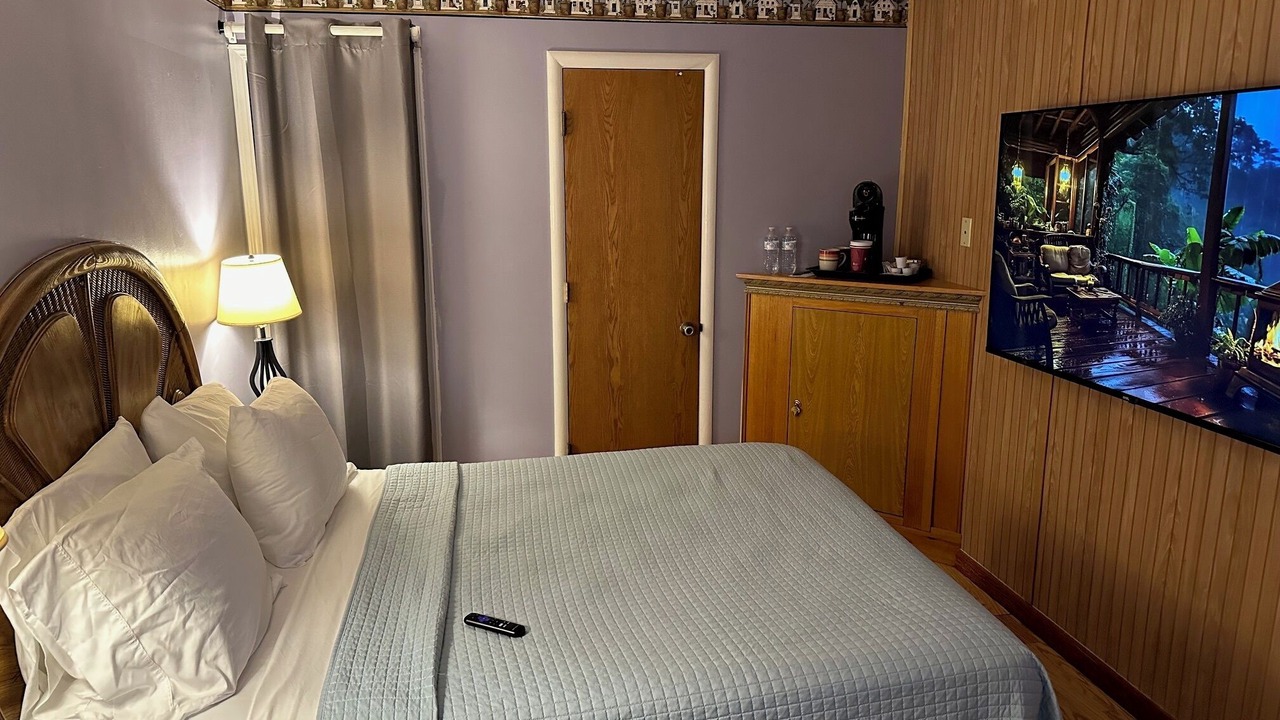 Photo of Bedroom in Grants Pass