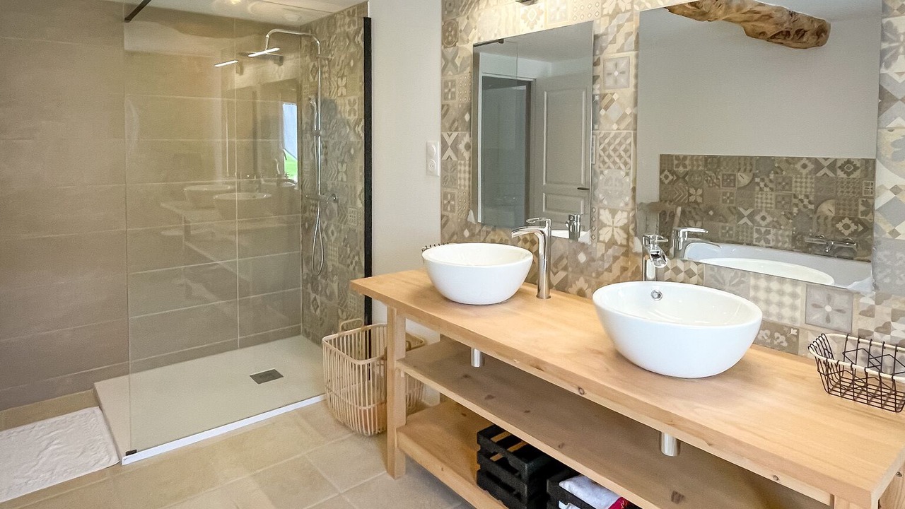 Photo of Bathroom in Montdragon
