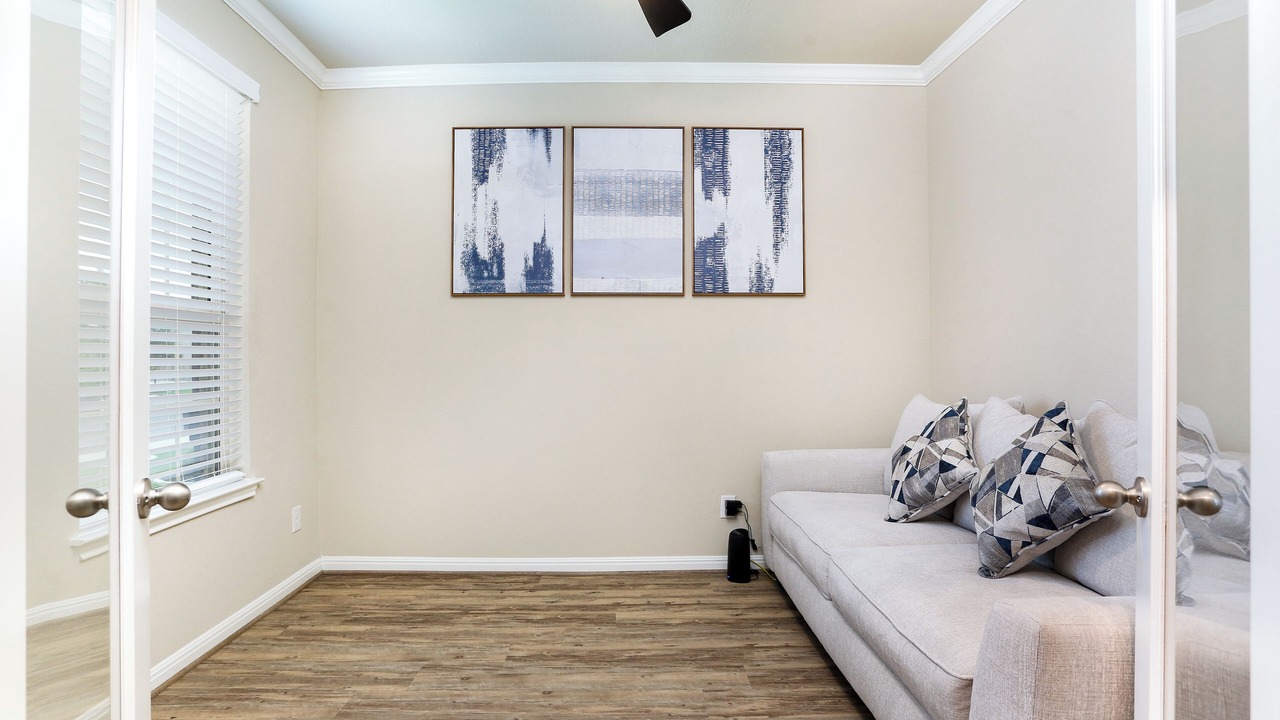 Photo of Livingroom in Encino Park