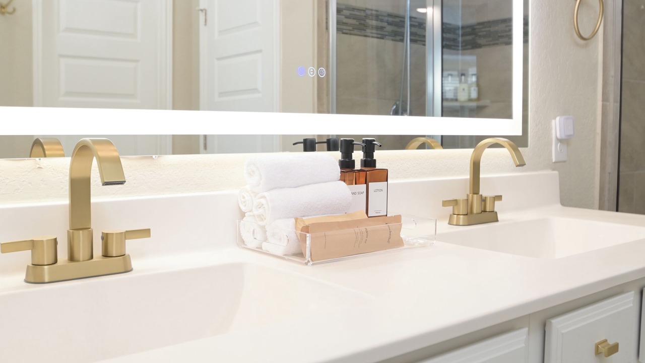 Photo of Bathroom in Encino Park