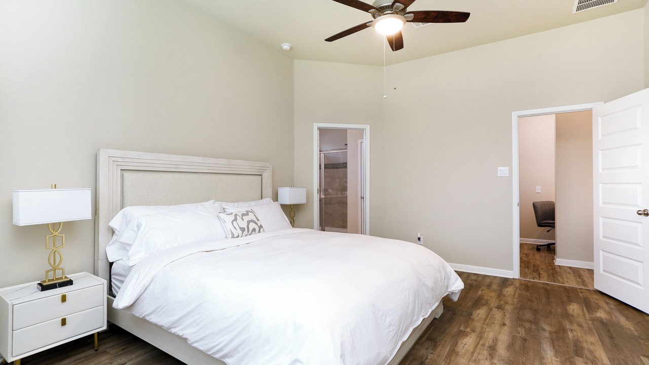 Photo of Bedroom in Encino Park