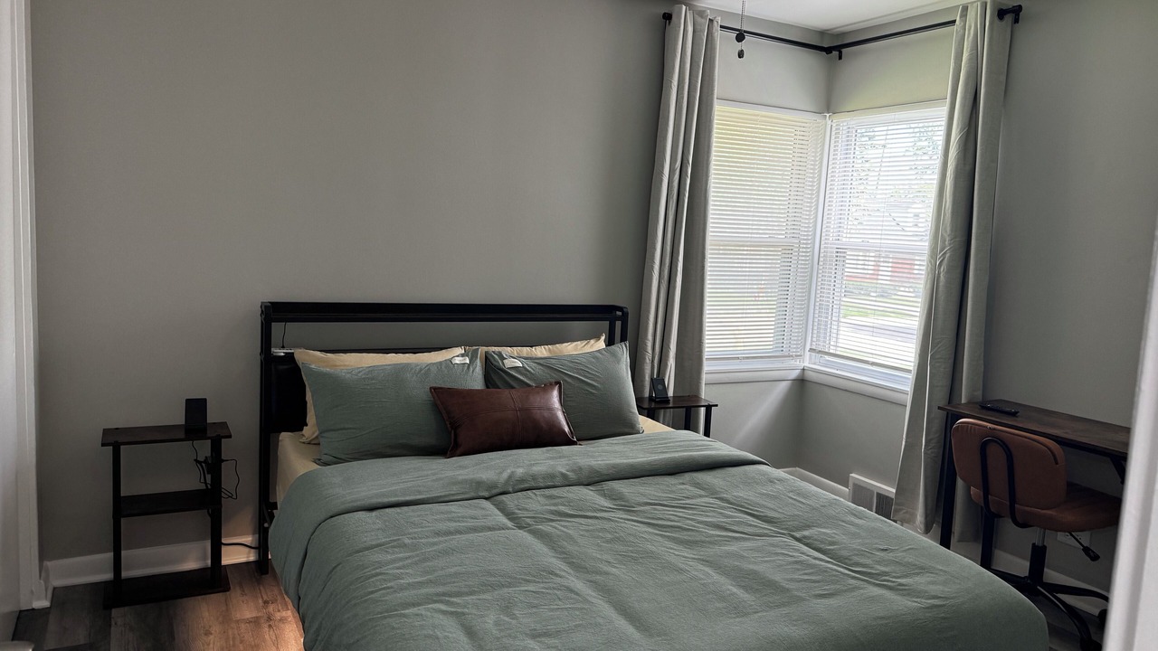 Photo of Bedroom in Elmhurst