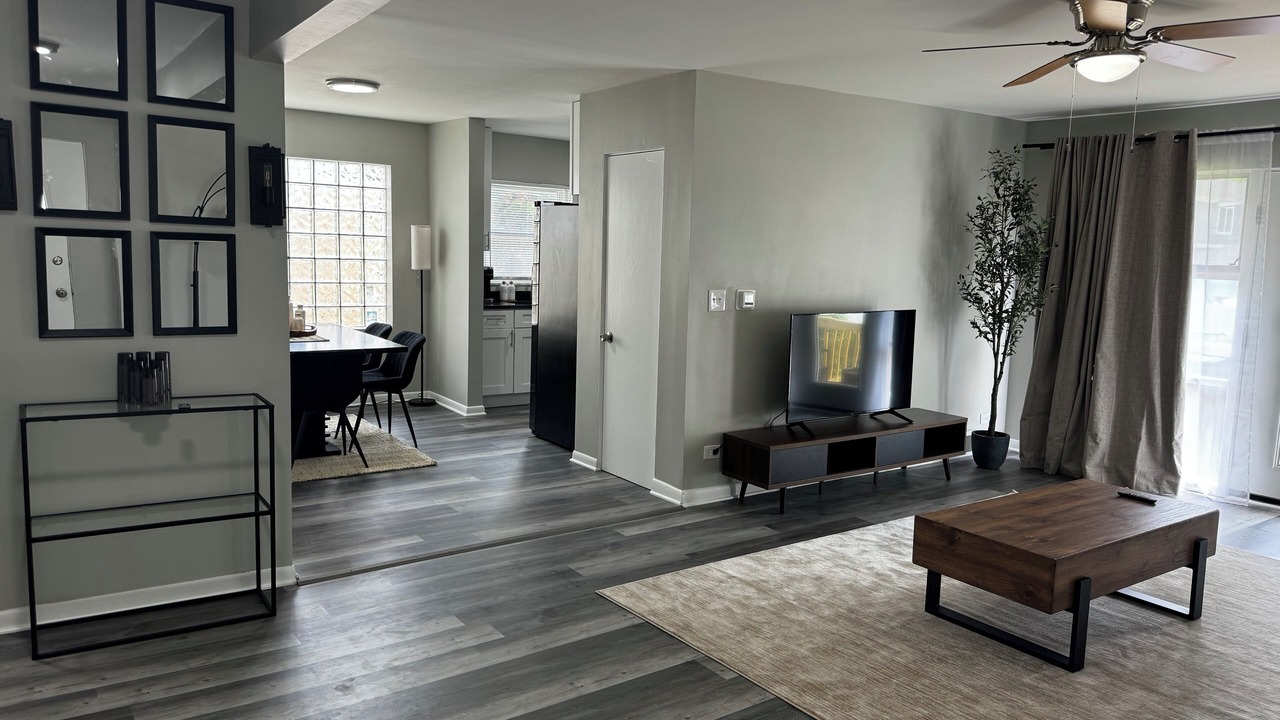 Photo of Livingroom in Elmhurst