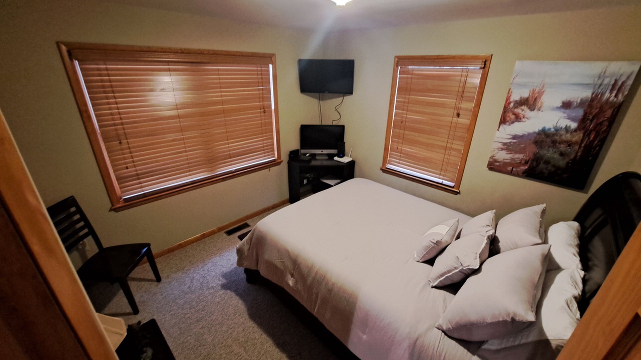 Photo of Bedroom in Roscoe