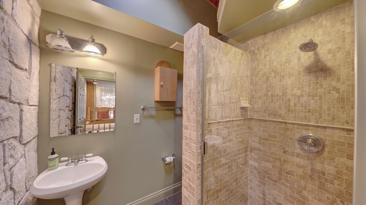 Photo of Bathroom in Hunt
