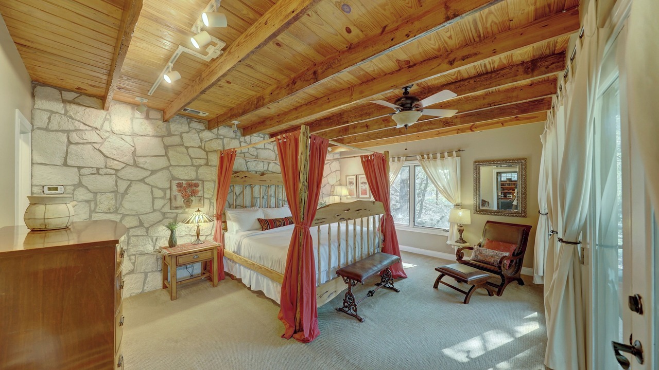 Photo of Bedroom in Hunt
