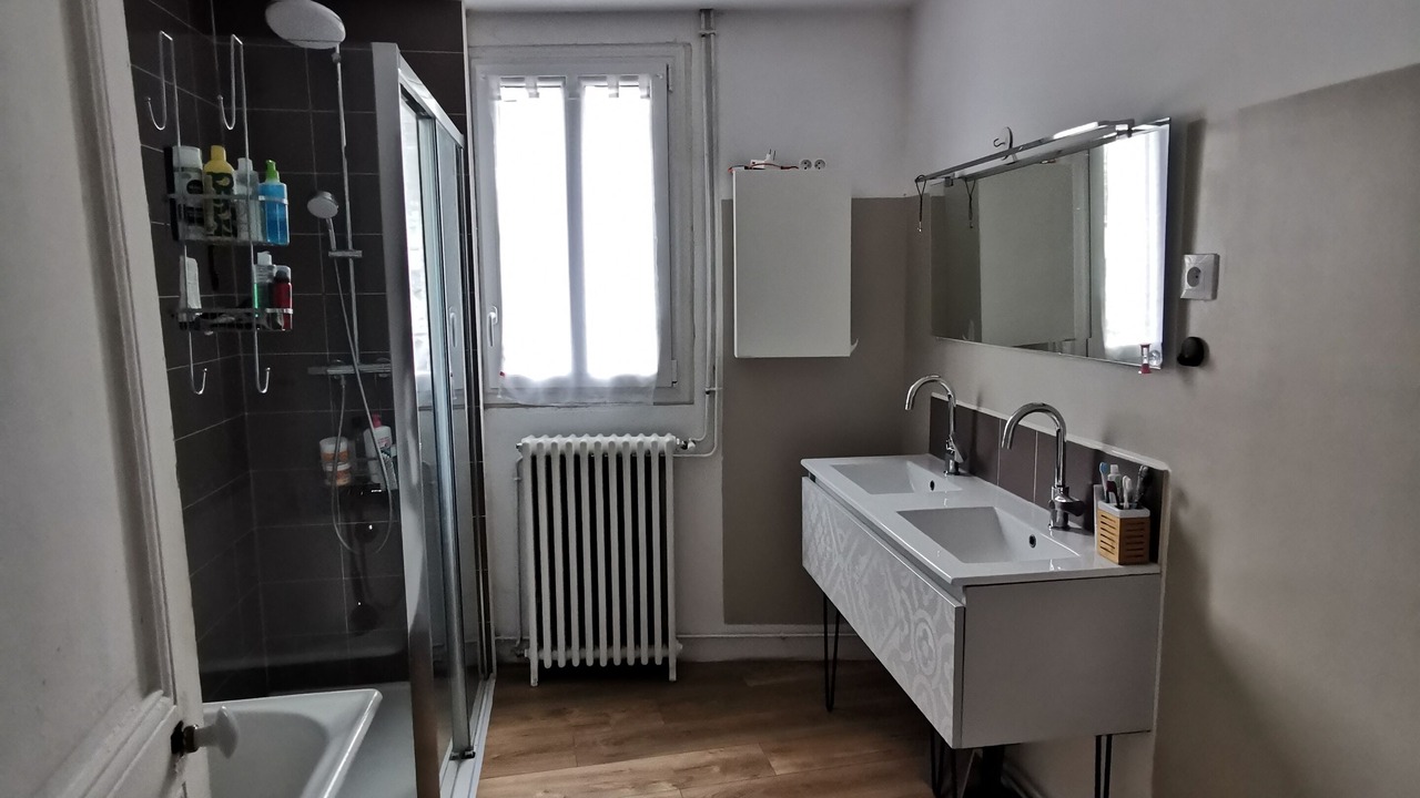Photo of Bathroom in Haravilliers