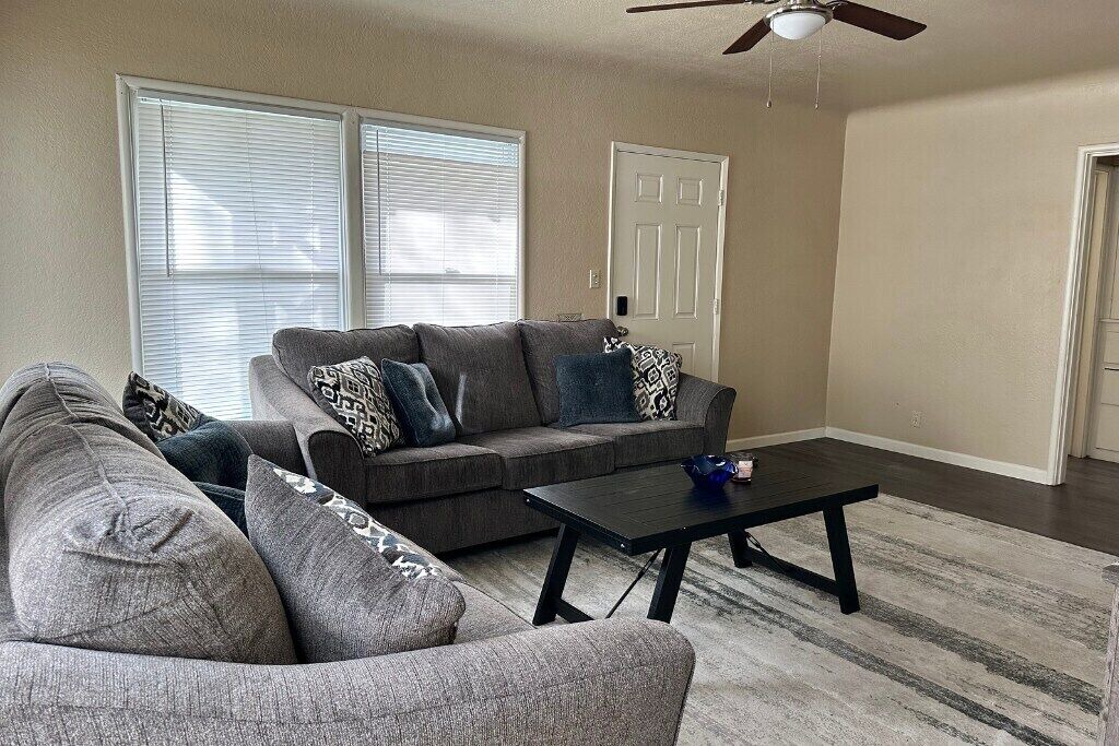Photo of Livingroom in Hanford