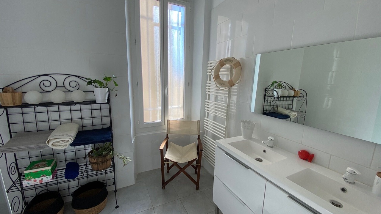 Photo of Bathroom in Saint-Henri