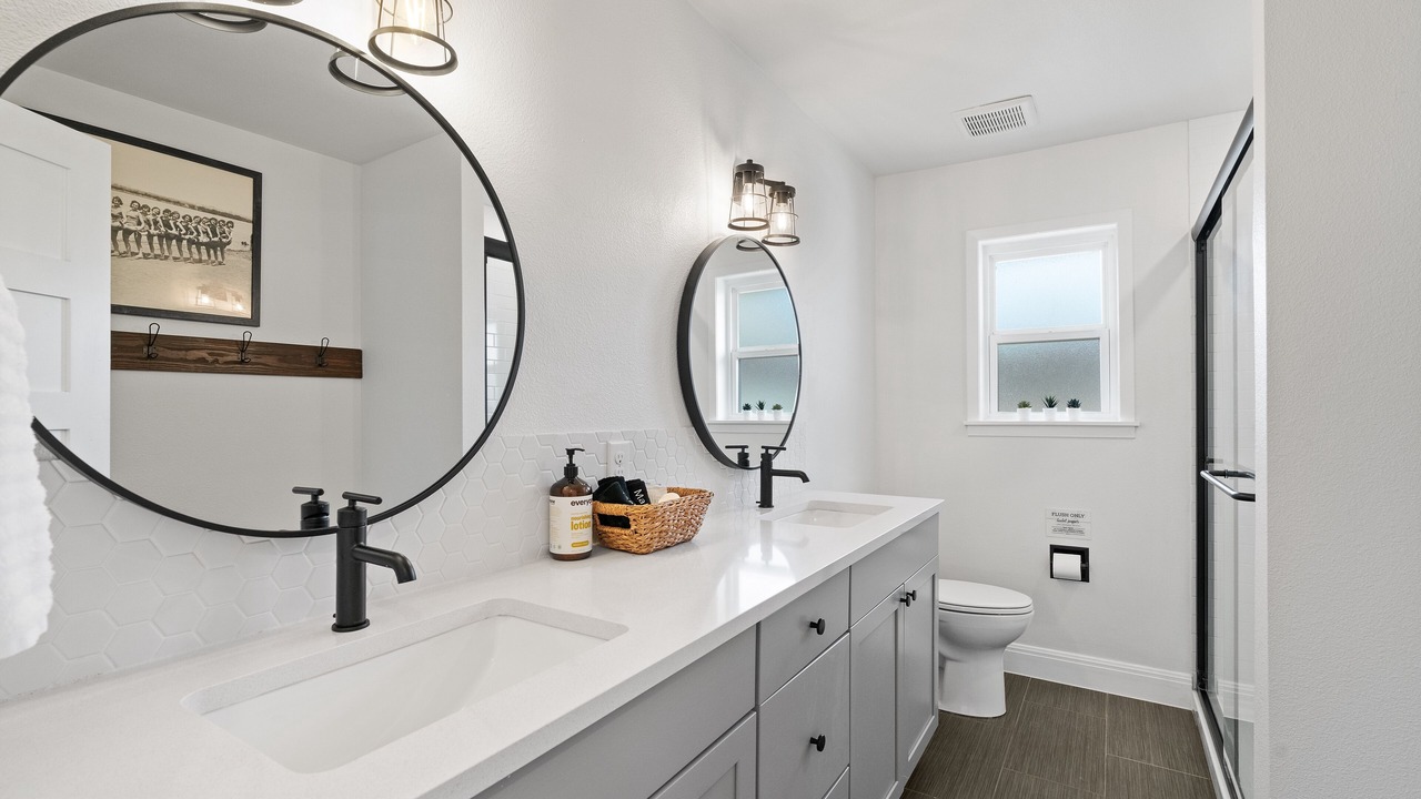 Photo of Bathroom in Tow