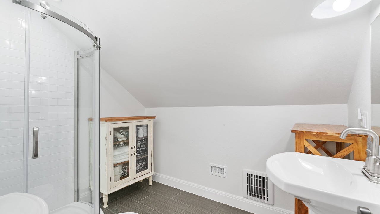 Photo of Bathroom in Tow