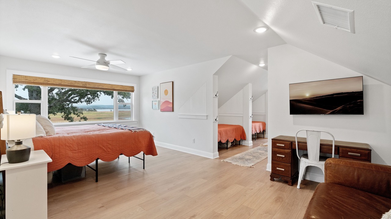 Photo of Bedroom in Tow