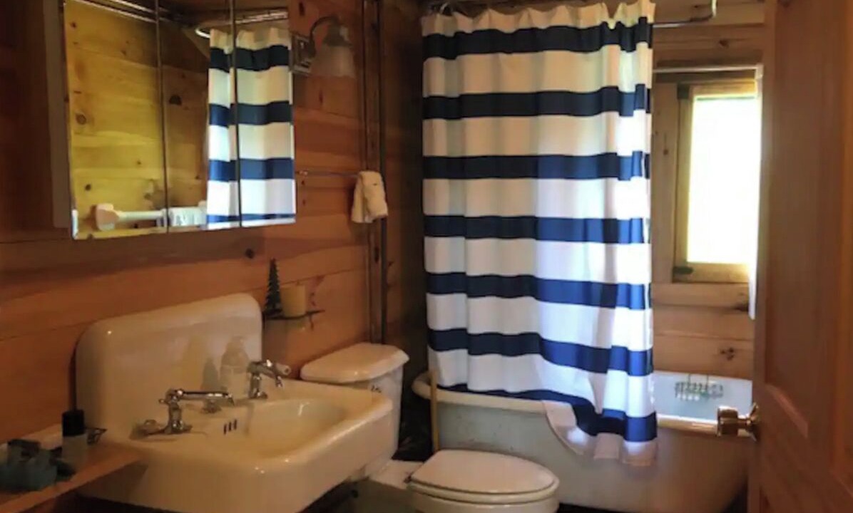 Photo of Bathroom in Star Lake