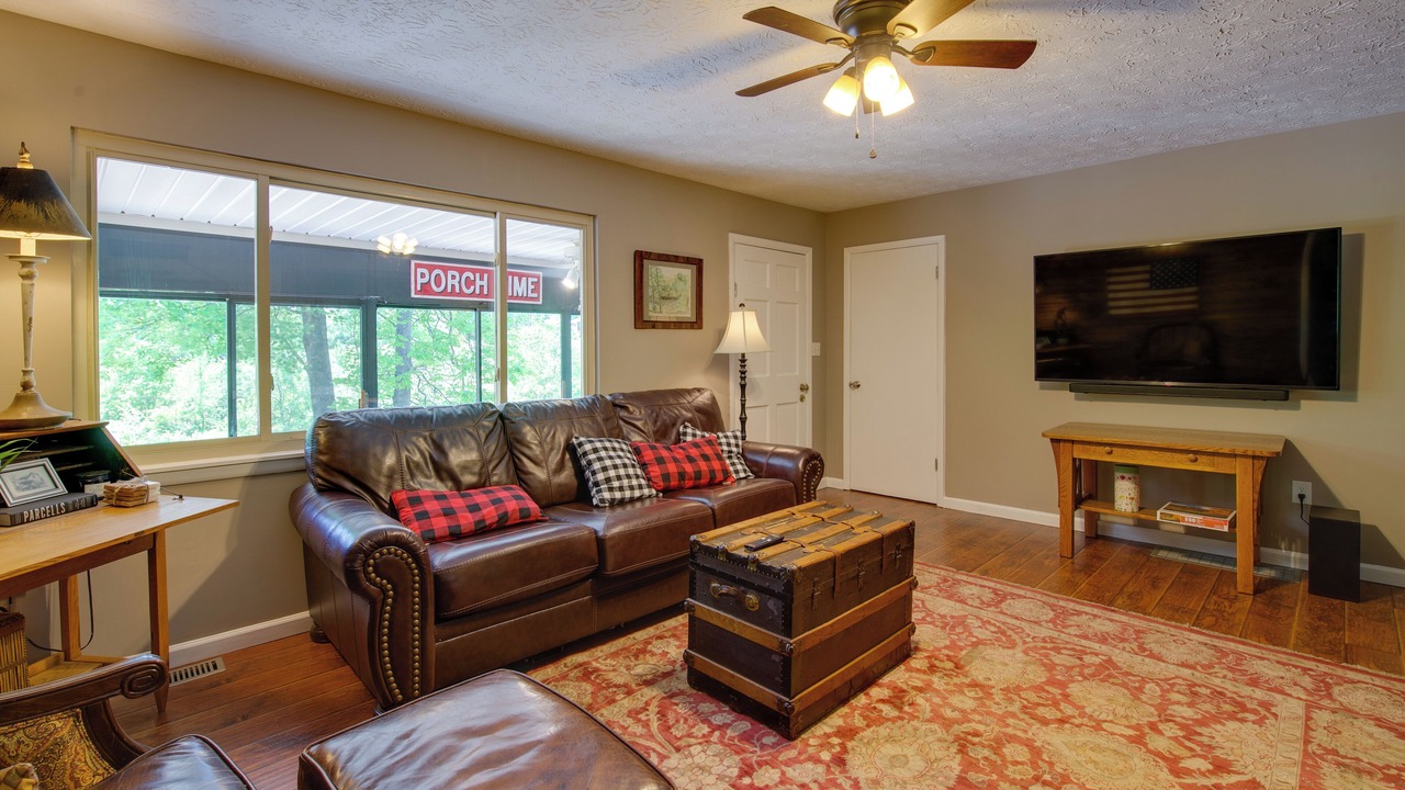 Photo of Livingroom in Gray
