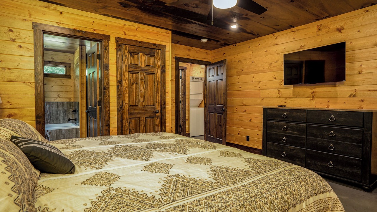 Photo of Bedroom in Bennett Springs