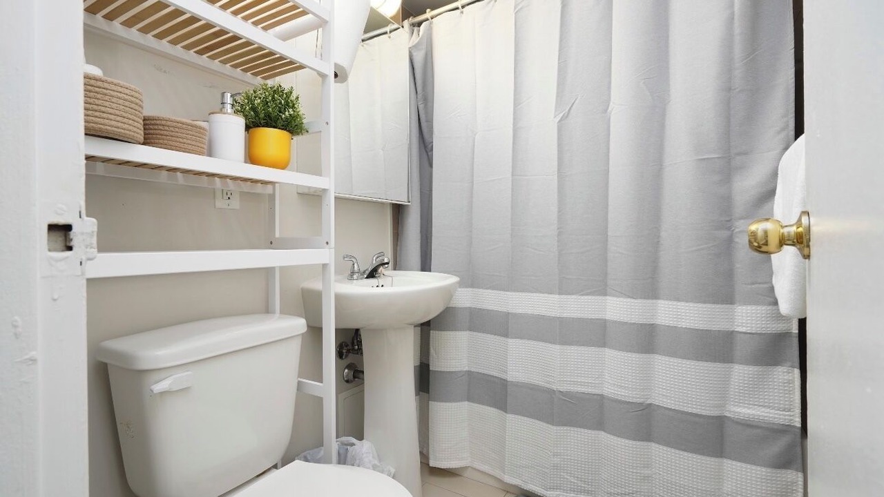 Photo of Bathroom in Cabbagetown