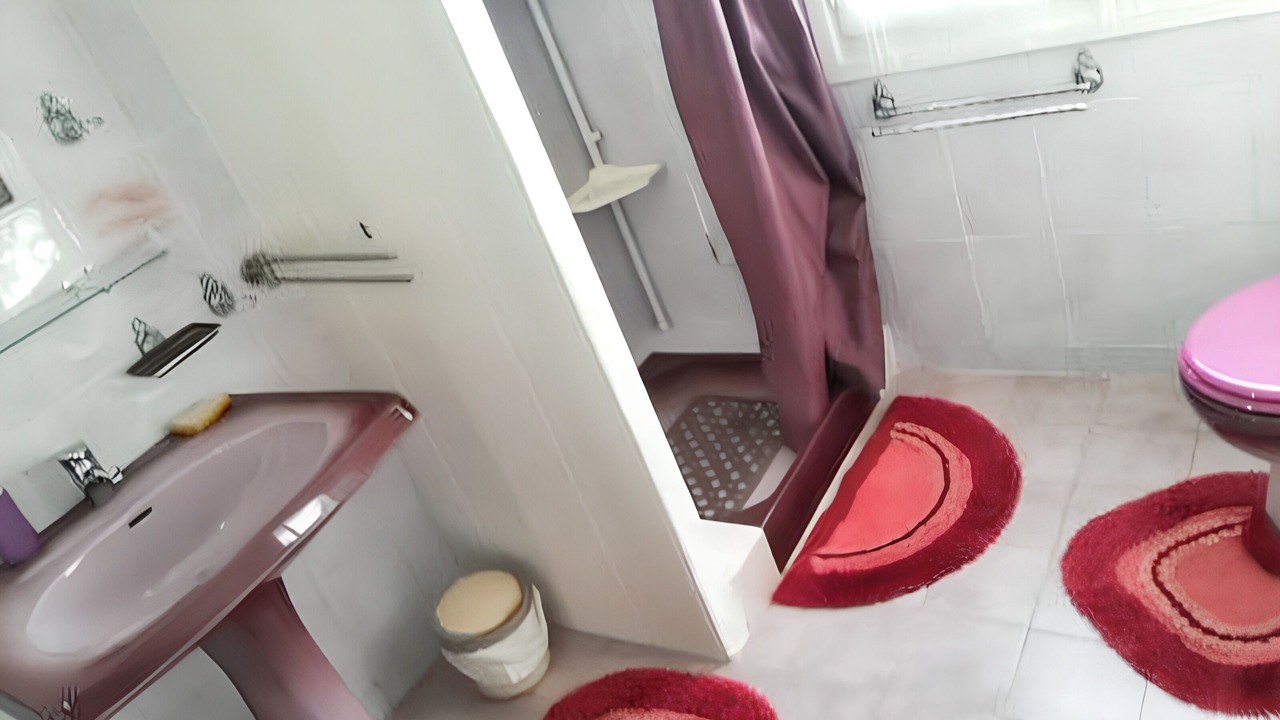 Photo of Bathroom in Villeneuve d'Aveyron