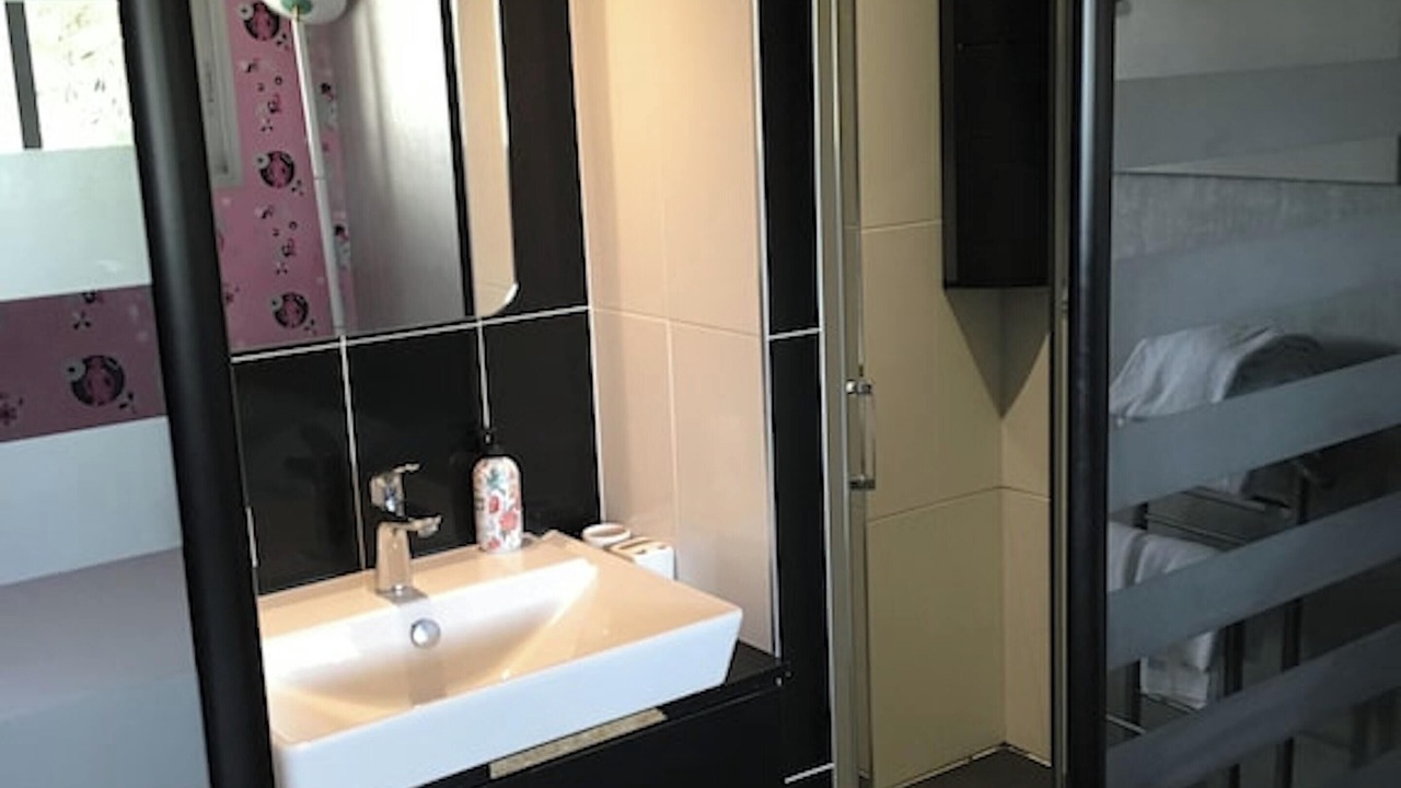 Photo of Bathroom in Nalliers