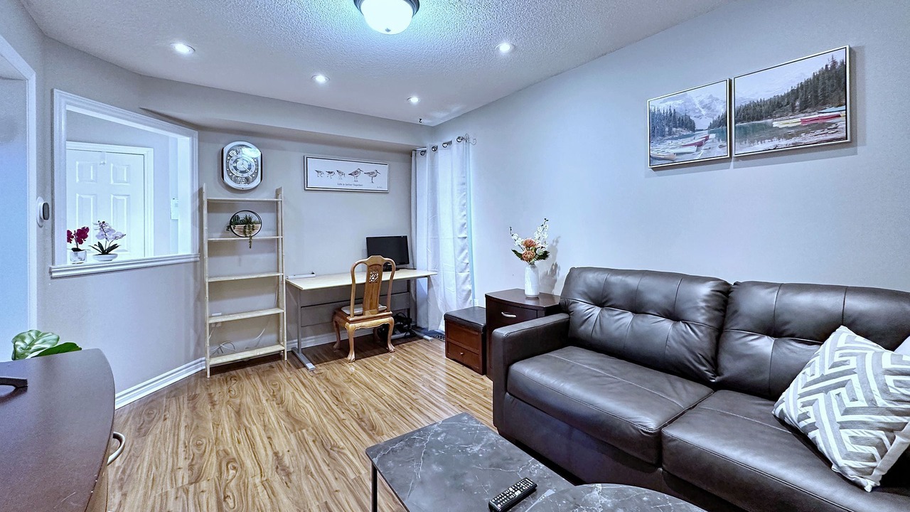 Photo of Livingroom in Barrie