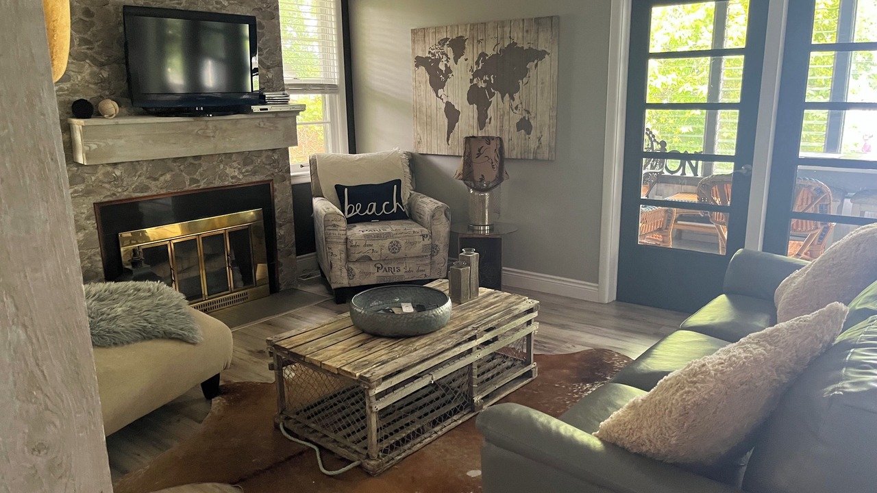 Photo of Livingroom in Sarnia