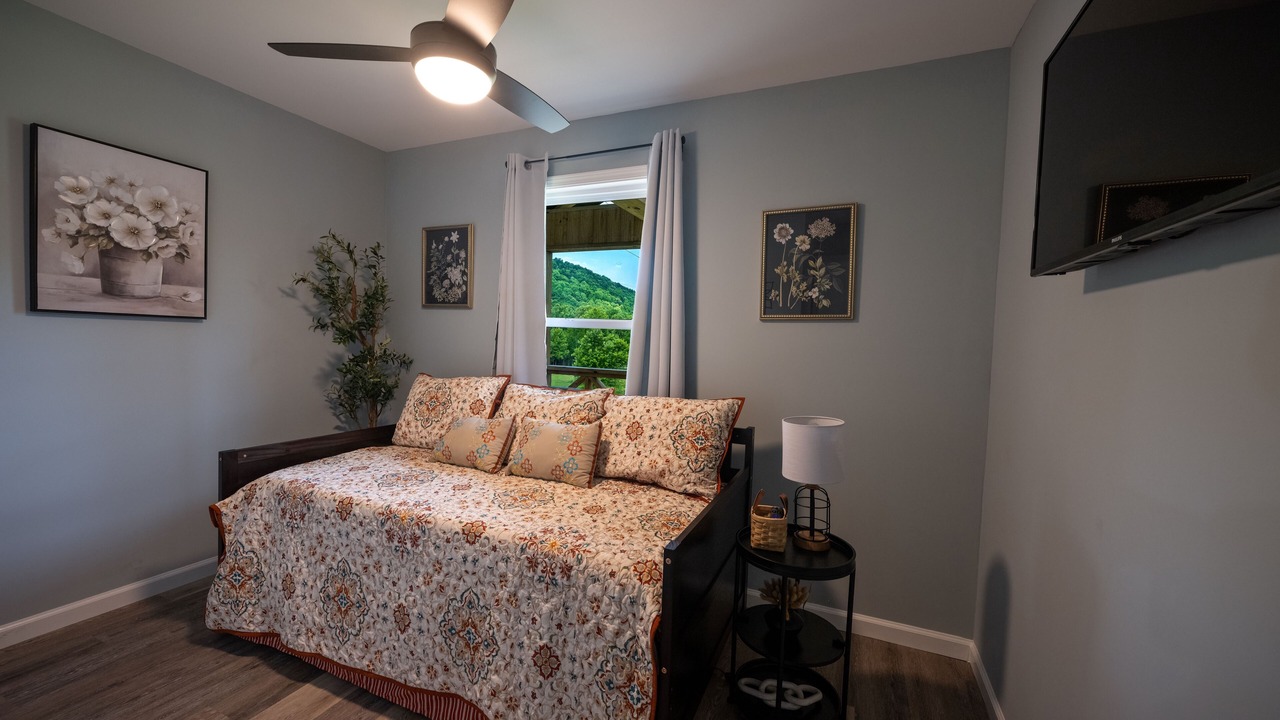 Photo of Bedroom in Clay City