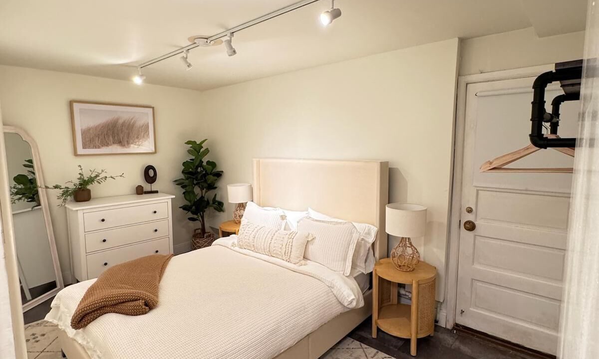 Photo of Bedroom in Linden Hills