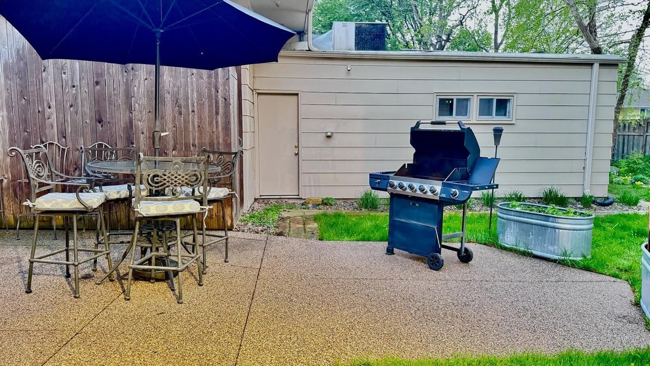 Photo of Outdoor in Linden Hills