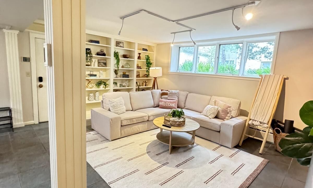 Photo of Livingroom in Linden Hills