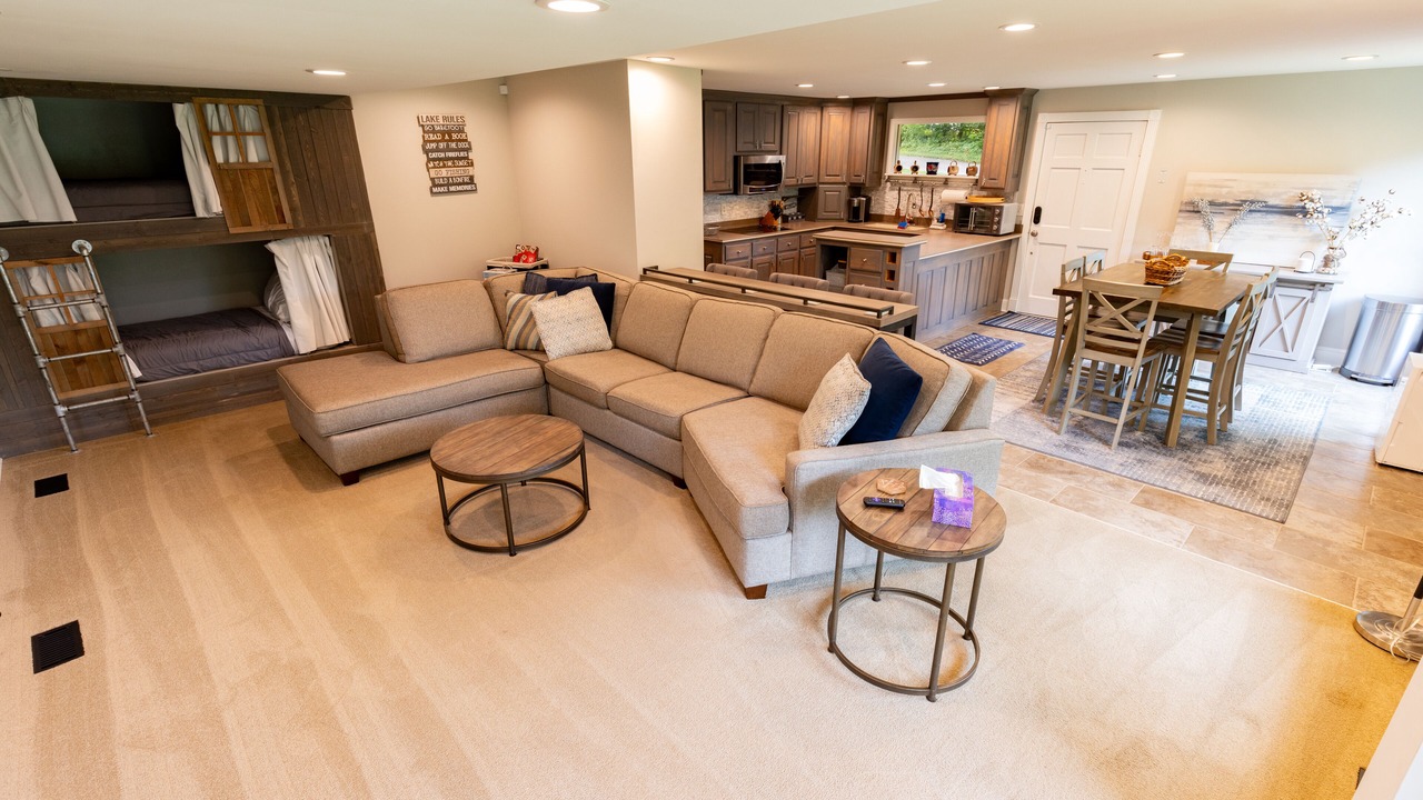 Photo of Livingroom in Rock Harbor