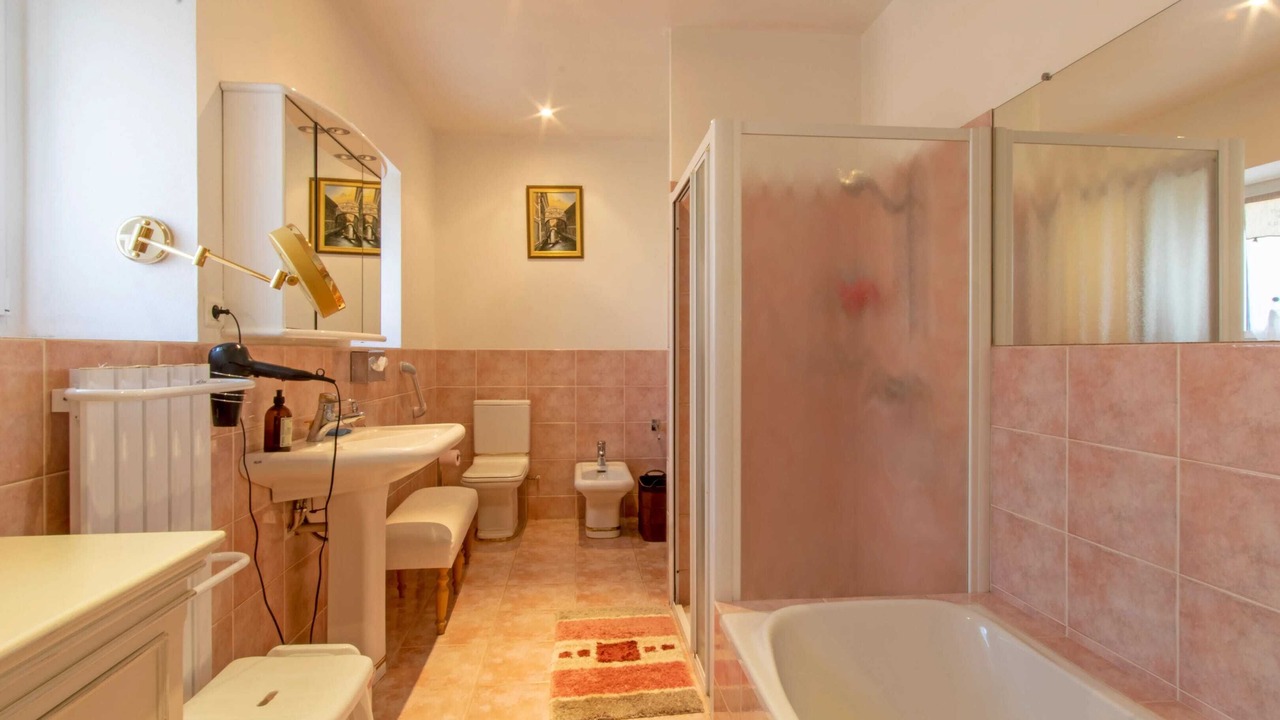 Photo of Bathroom in Saint-Aulaire