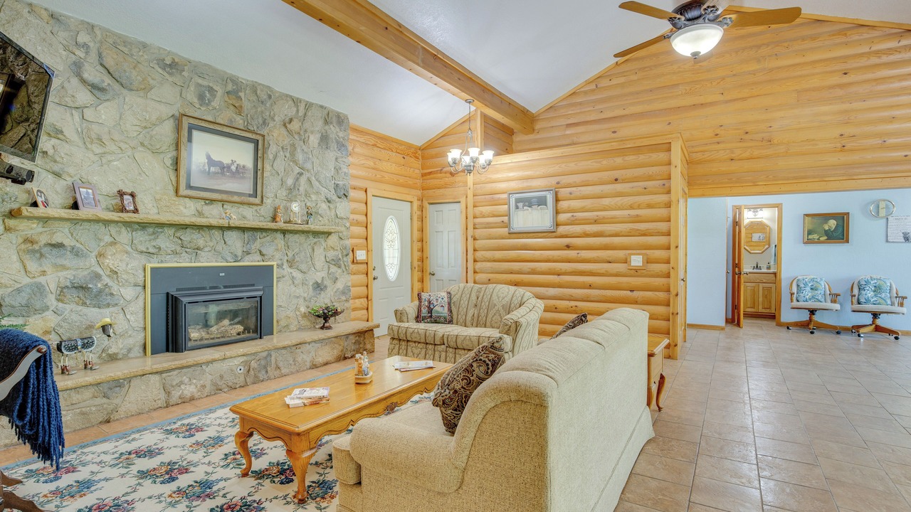 Photo of Livingroom in Cass County