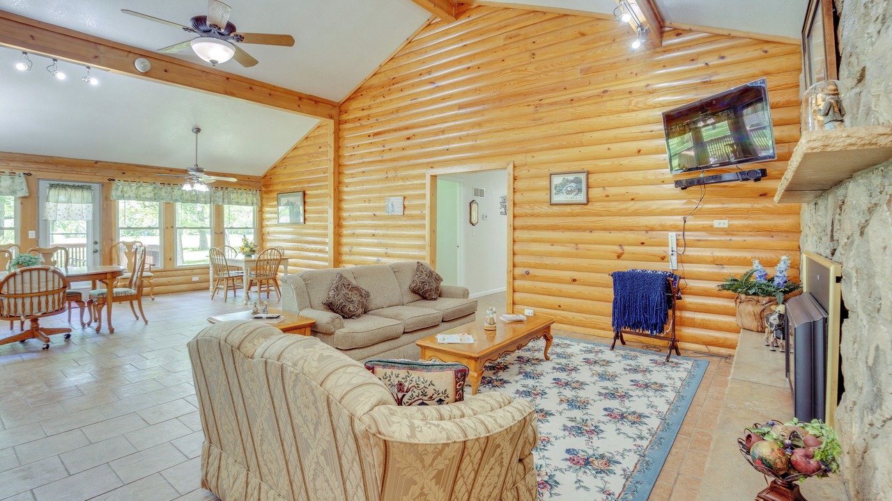 Photo of Livingroom in Cass County