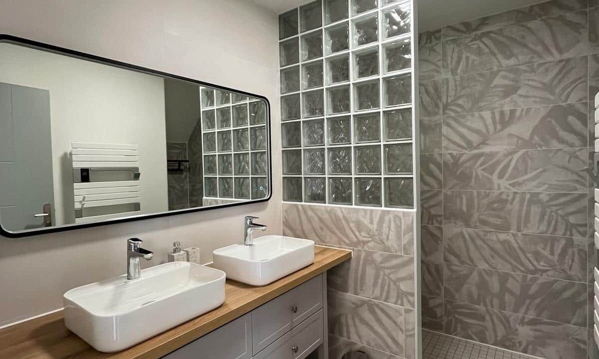 Photo of Bathroom in Dernancourt